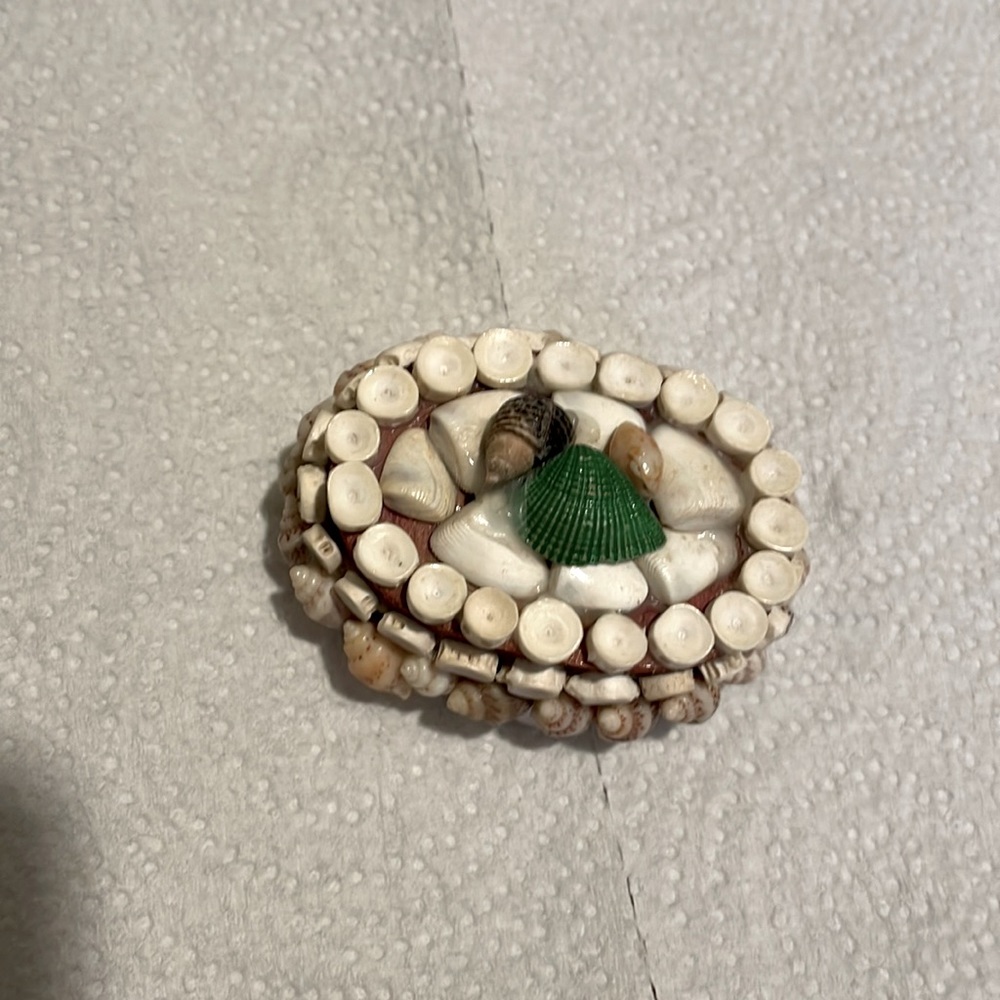 Tiny seashell box